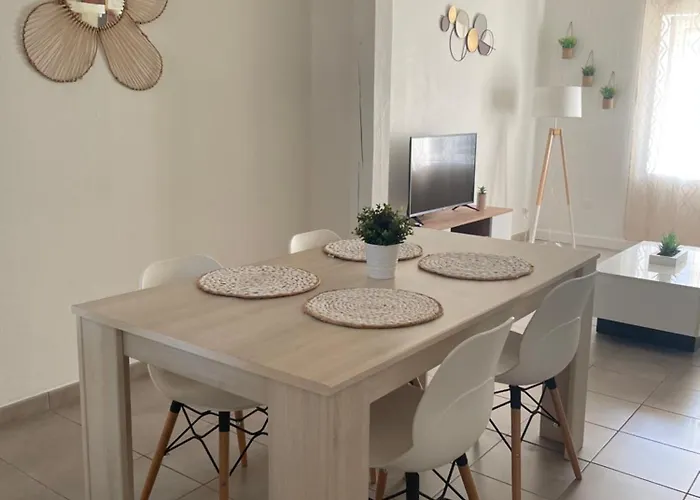 Charmante Maison Idéalement Située, Centre-ville *