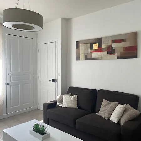 Charmante Maison Idéalement Située, Centre-ville *