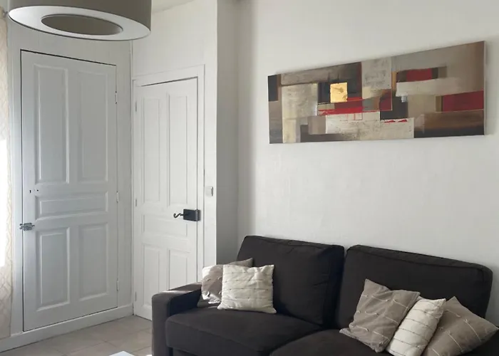 Charmante Maison Idealement Situee, Centre-ville *